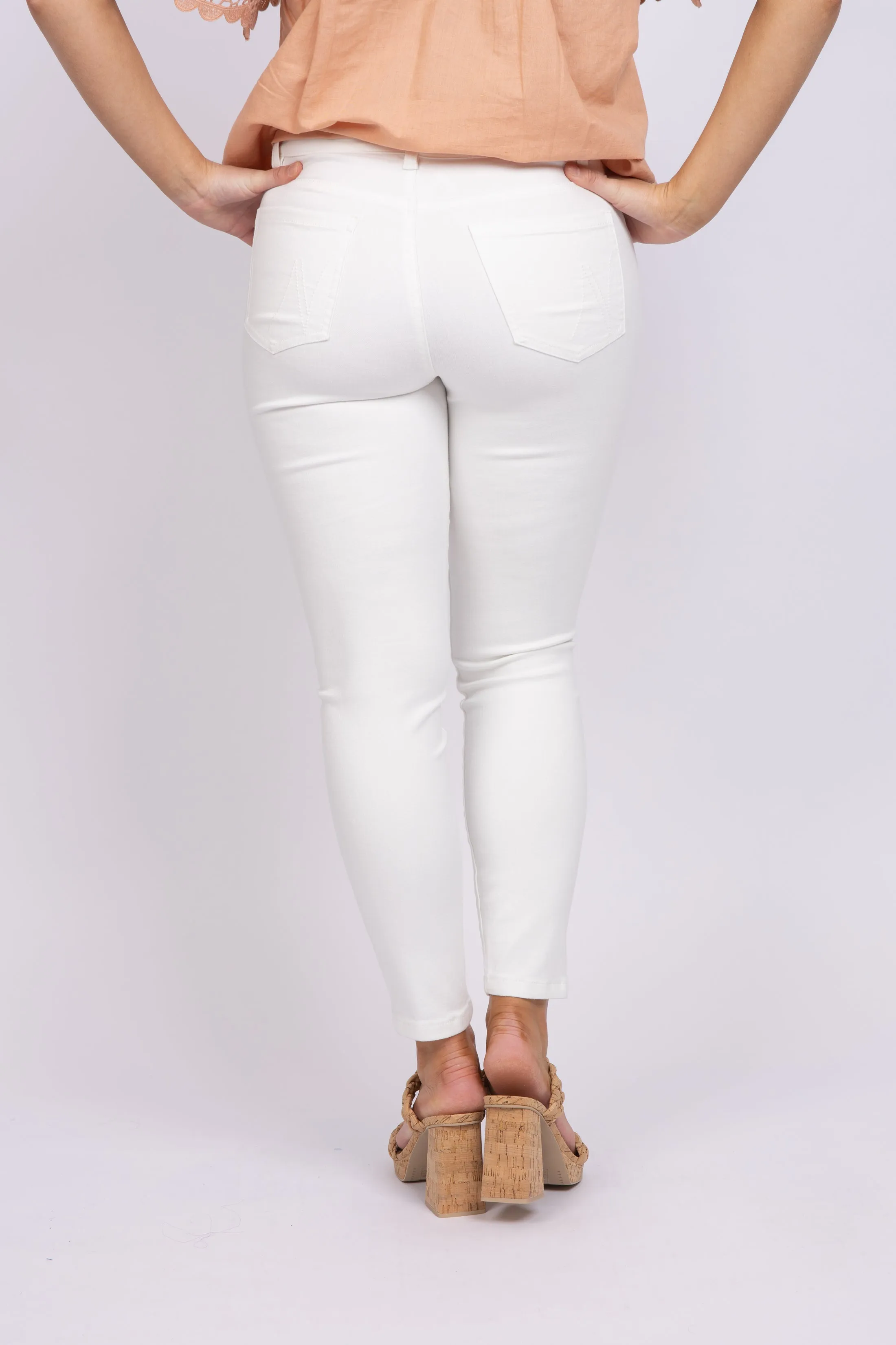 Nic Zoe Nz 28" Mid Rise Slim Ankle Jeans In Paper White