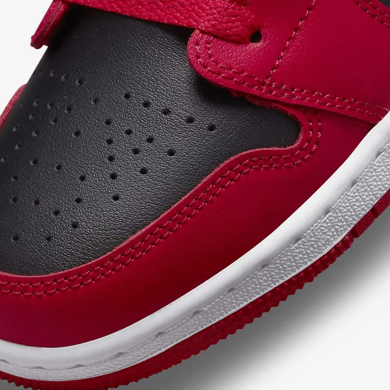 Women's / GS Air Jordan 1 Low "Very Berry" (Black/White/Very Berry)(553560-061)
