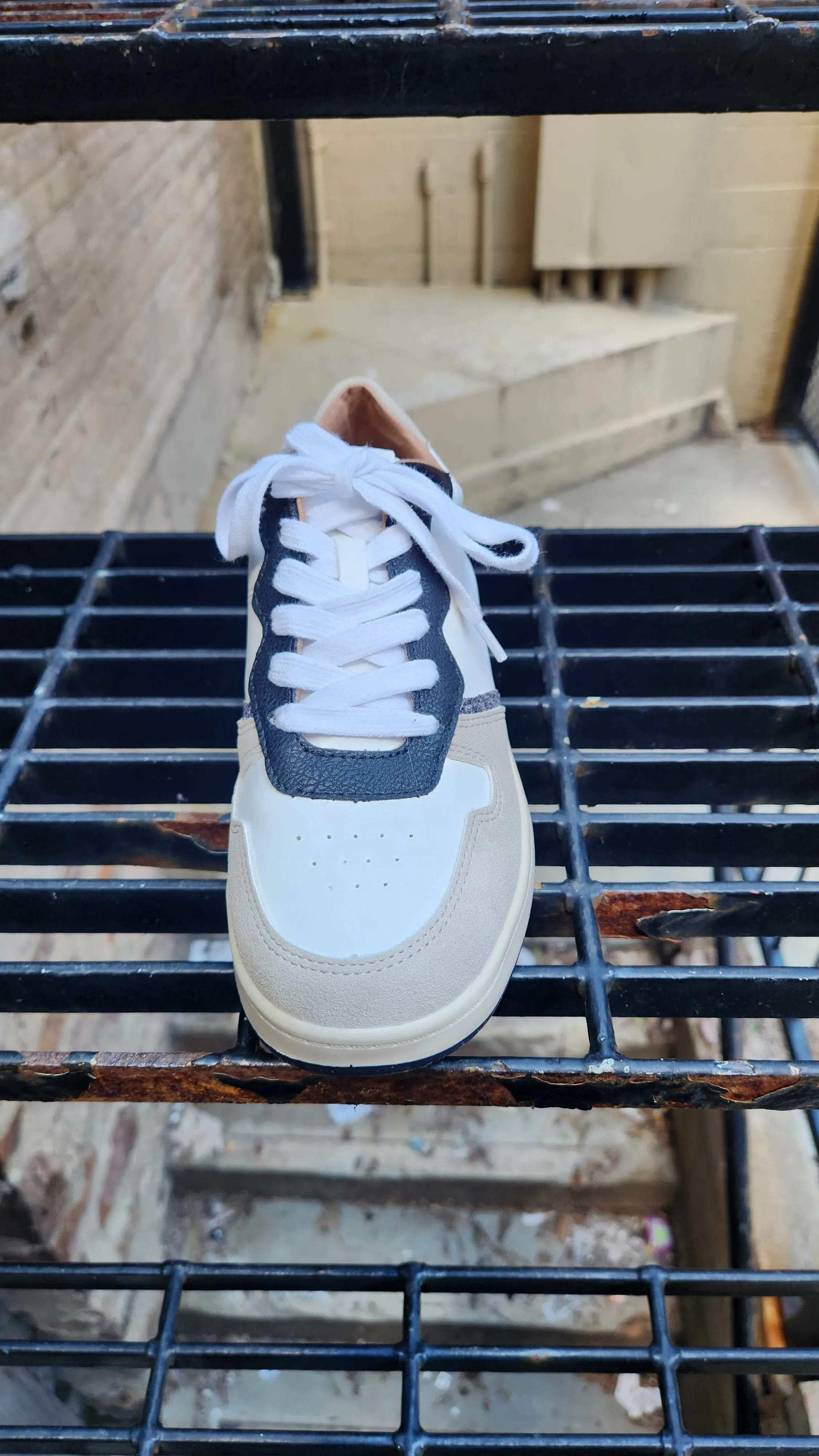 Yellow Box Niko Black Low Top Court Sneakers
