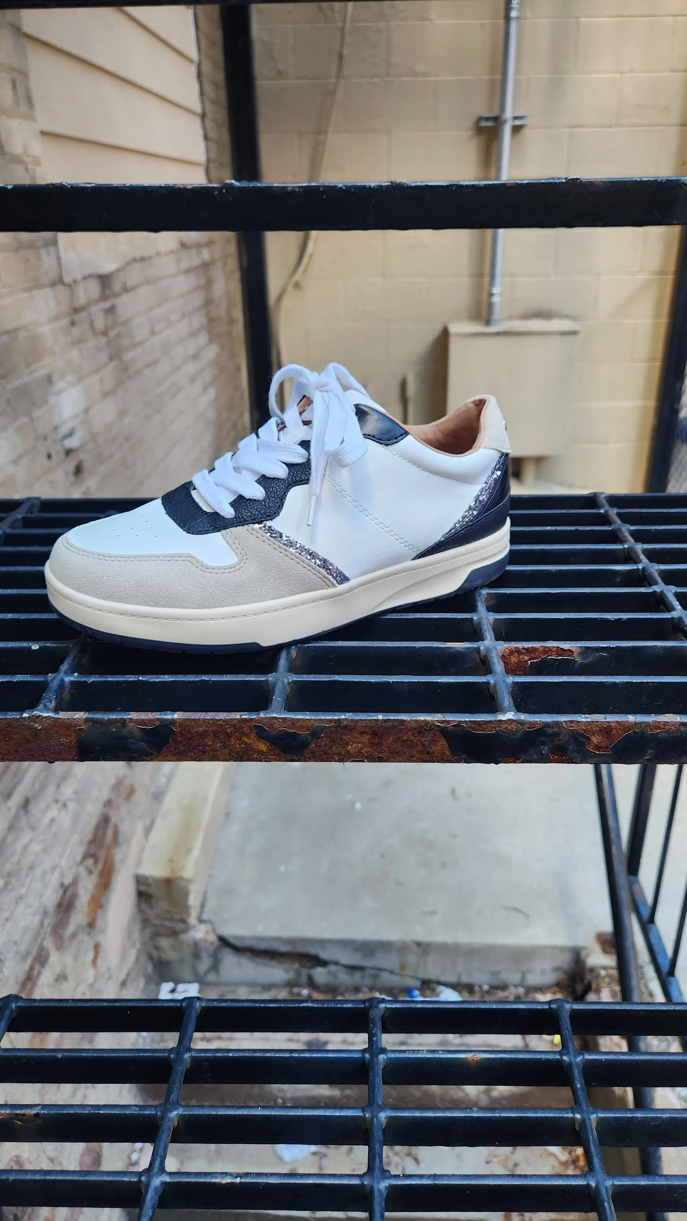 Yellow Box Niko Black Low Top Court Sneakers